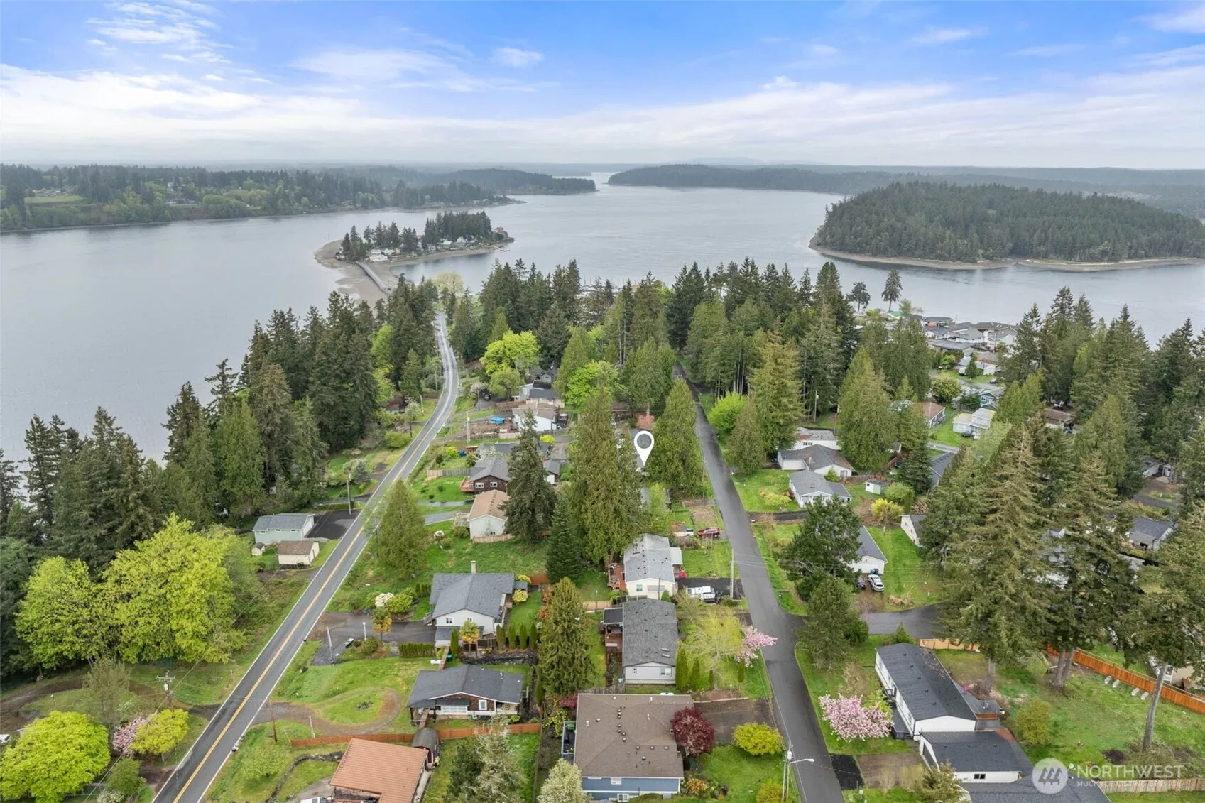 Property photo for 10023 Whitecap Drive Nw, Olympia photo 3