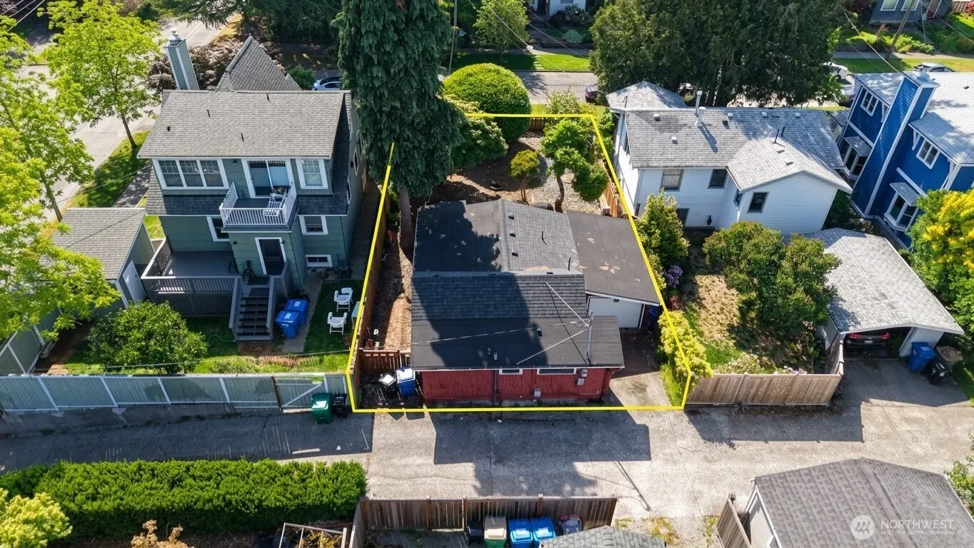 Property photo for 3052 38th Avenue Sw, Seattle photo 4