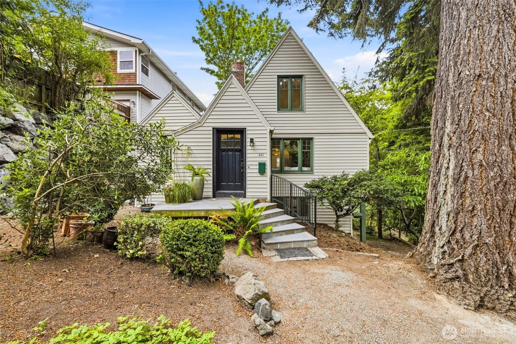 Property photo for 421 N 40th Street, Seattle photo 2