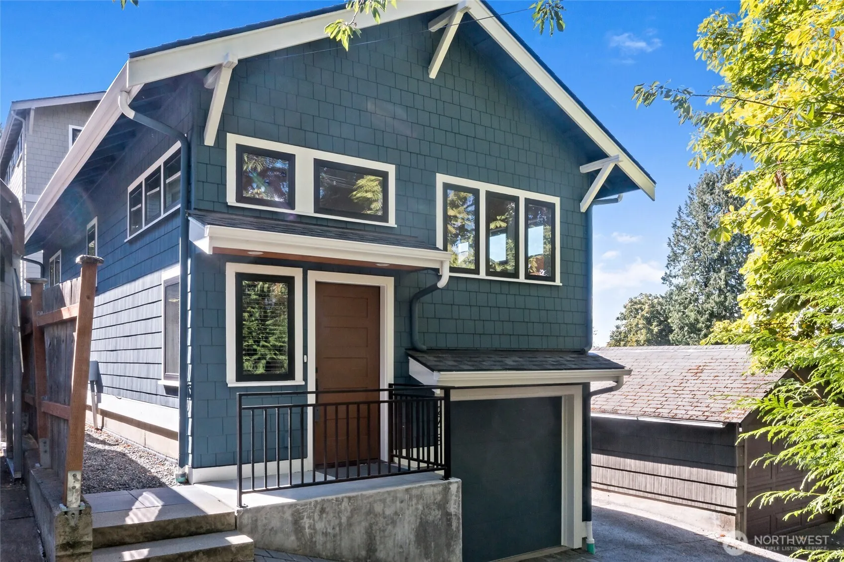 Property photo for 2708 1st Avenue W, Seattle photo 3