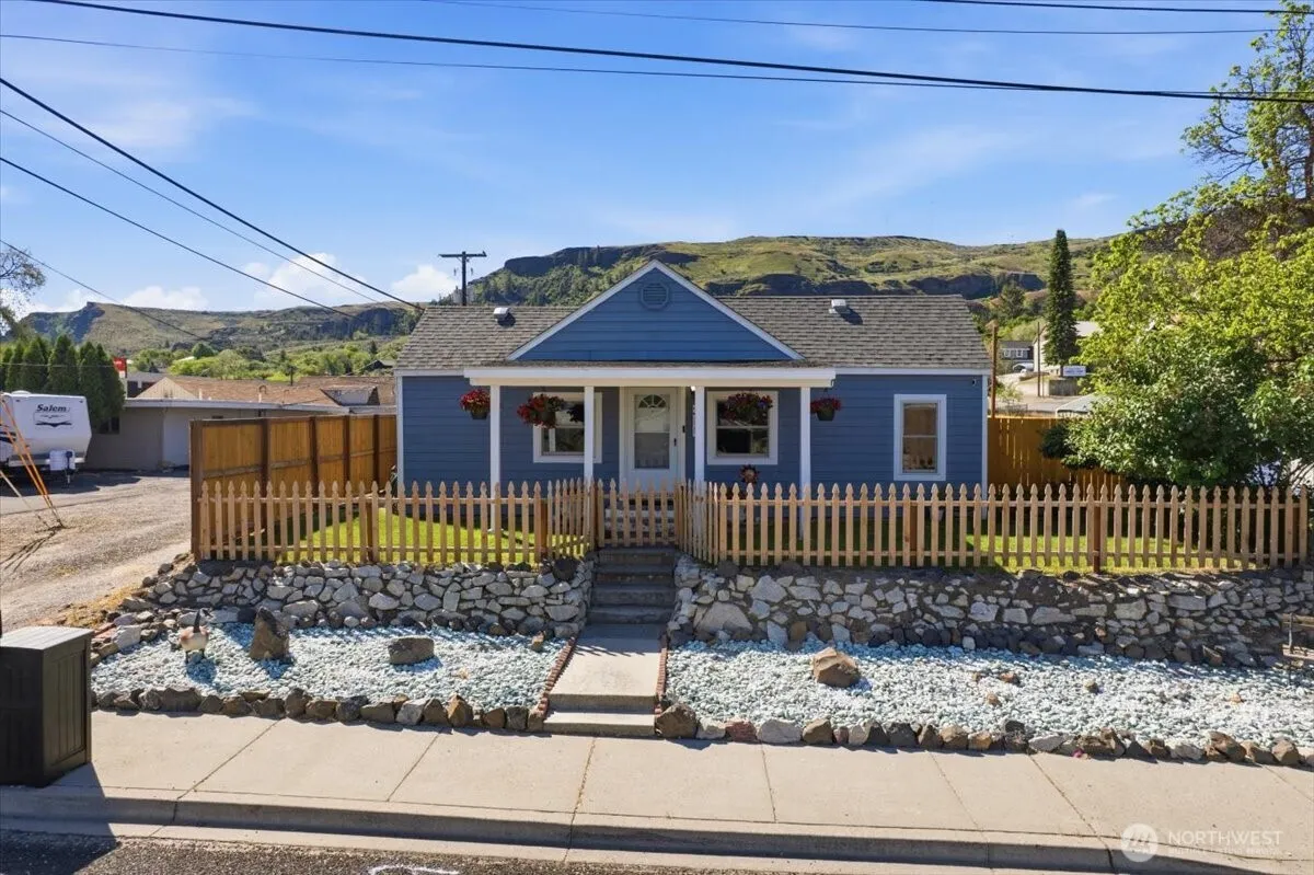 Property photo for 311 Federal Avenue, Grand Coulee
