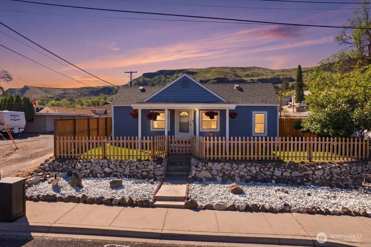 Property photo for 311 Federal Avenue, Grand Coulee photo 2