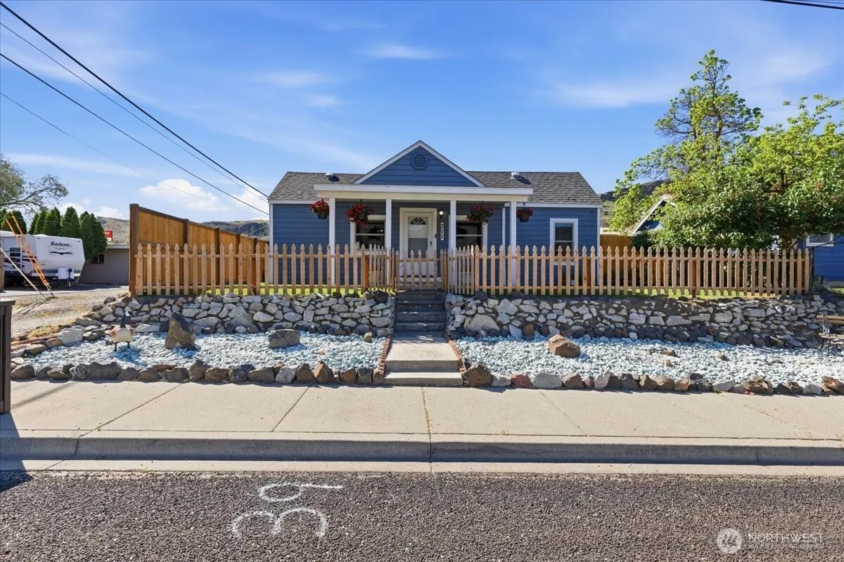 Property photo for 311 Federal Avenue, Grand Coulee photo 3