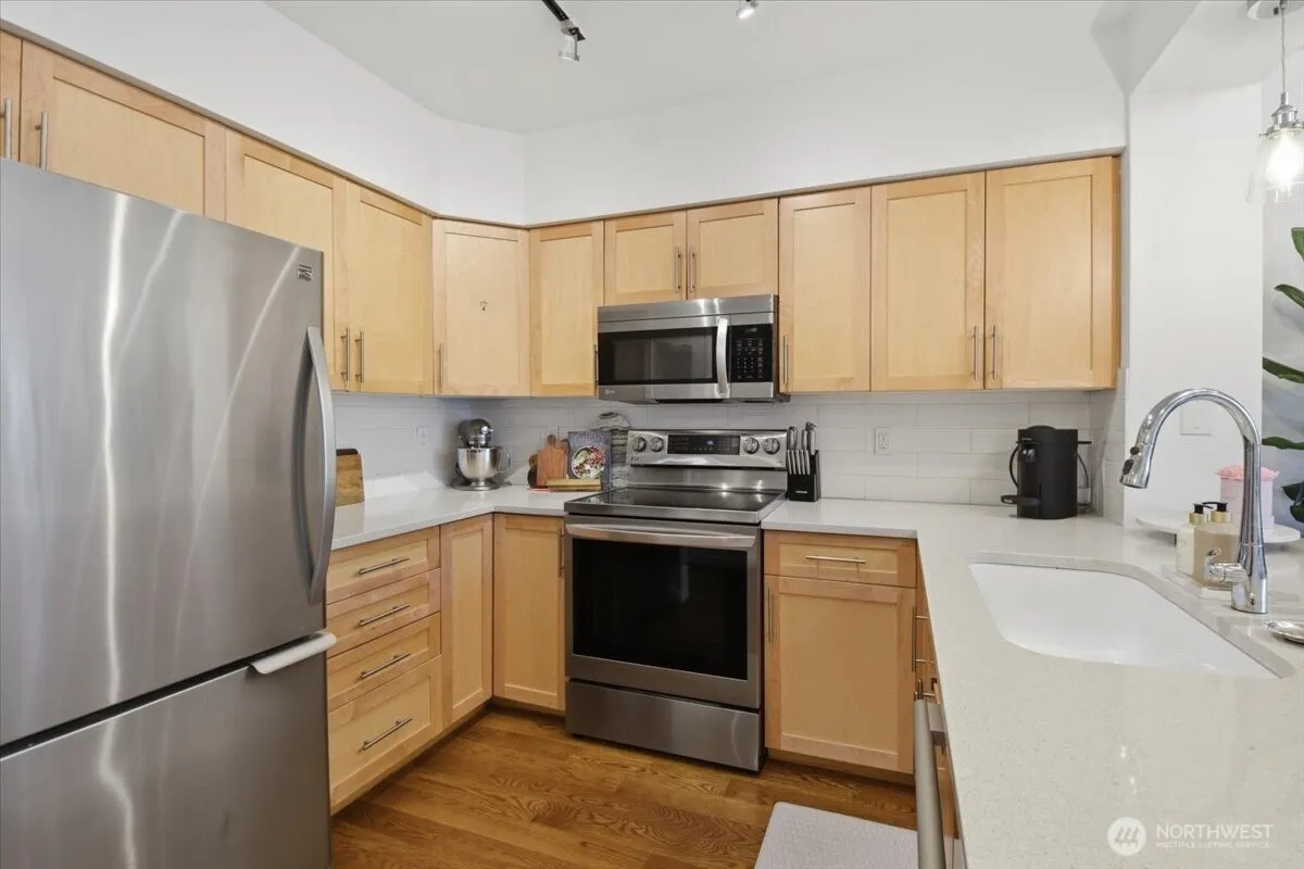Property photo for 211 Kirkland Avenue #204, Kirkland photo 4