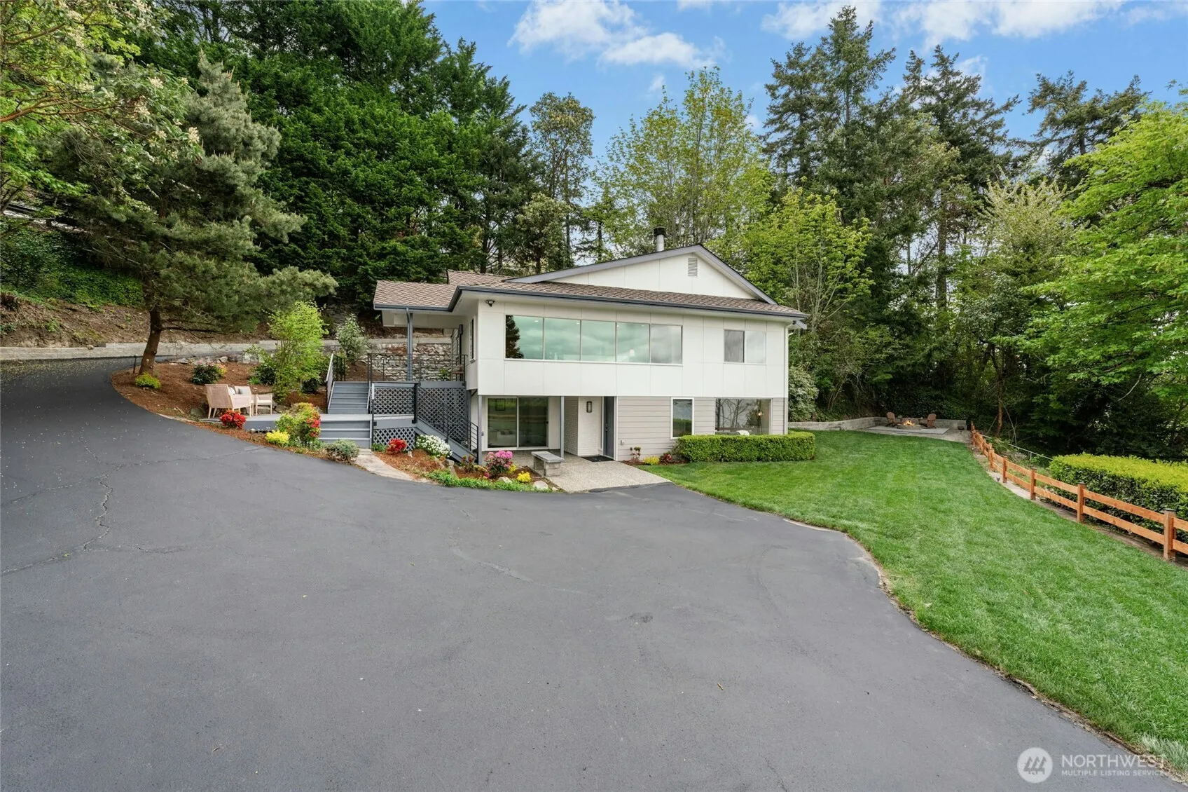 Property photo for 8953 Ne 116th Place, Kirkland, WA 98034