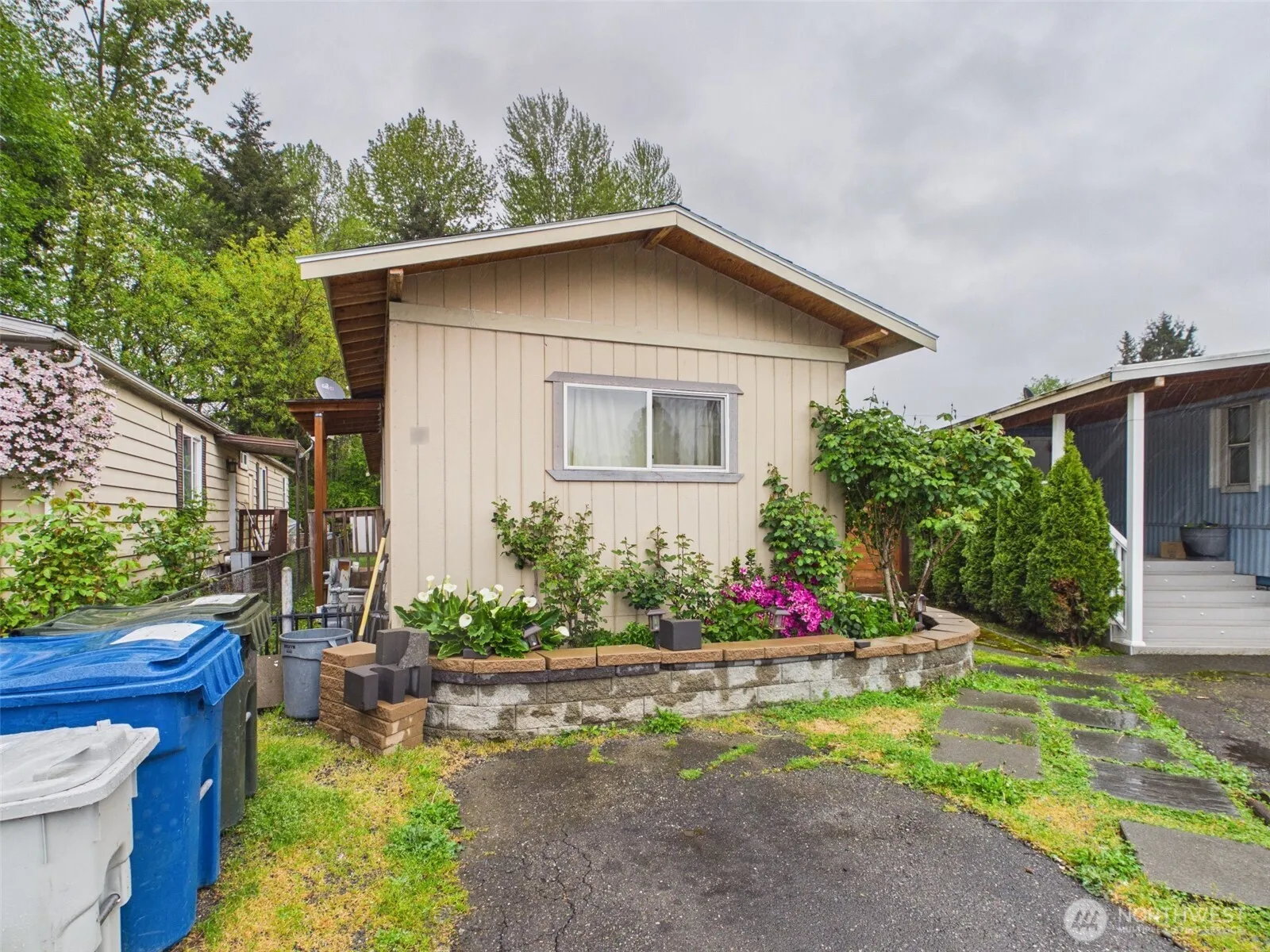 Property photo for 827 Valley Highway S #27, Kent
