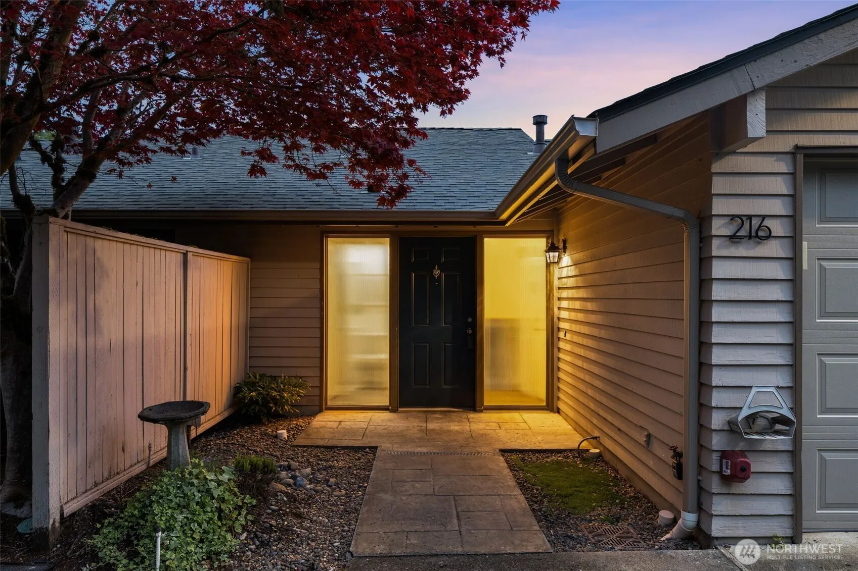 Property photo for 216 167th Place Ne, Bellevue photo 2