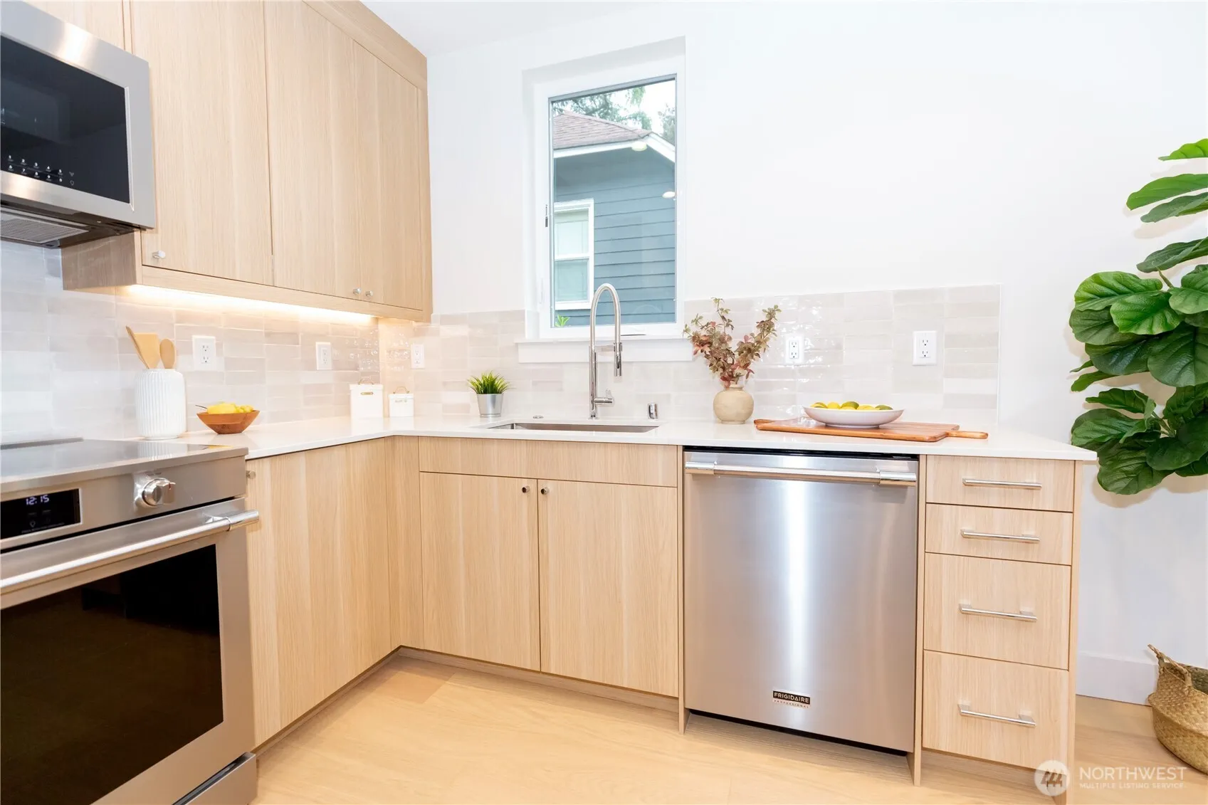 Property photo for 1530 25th Ave #b, Seattle photo 4