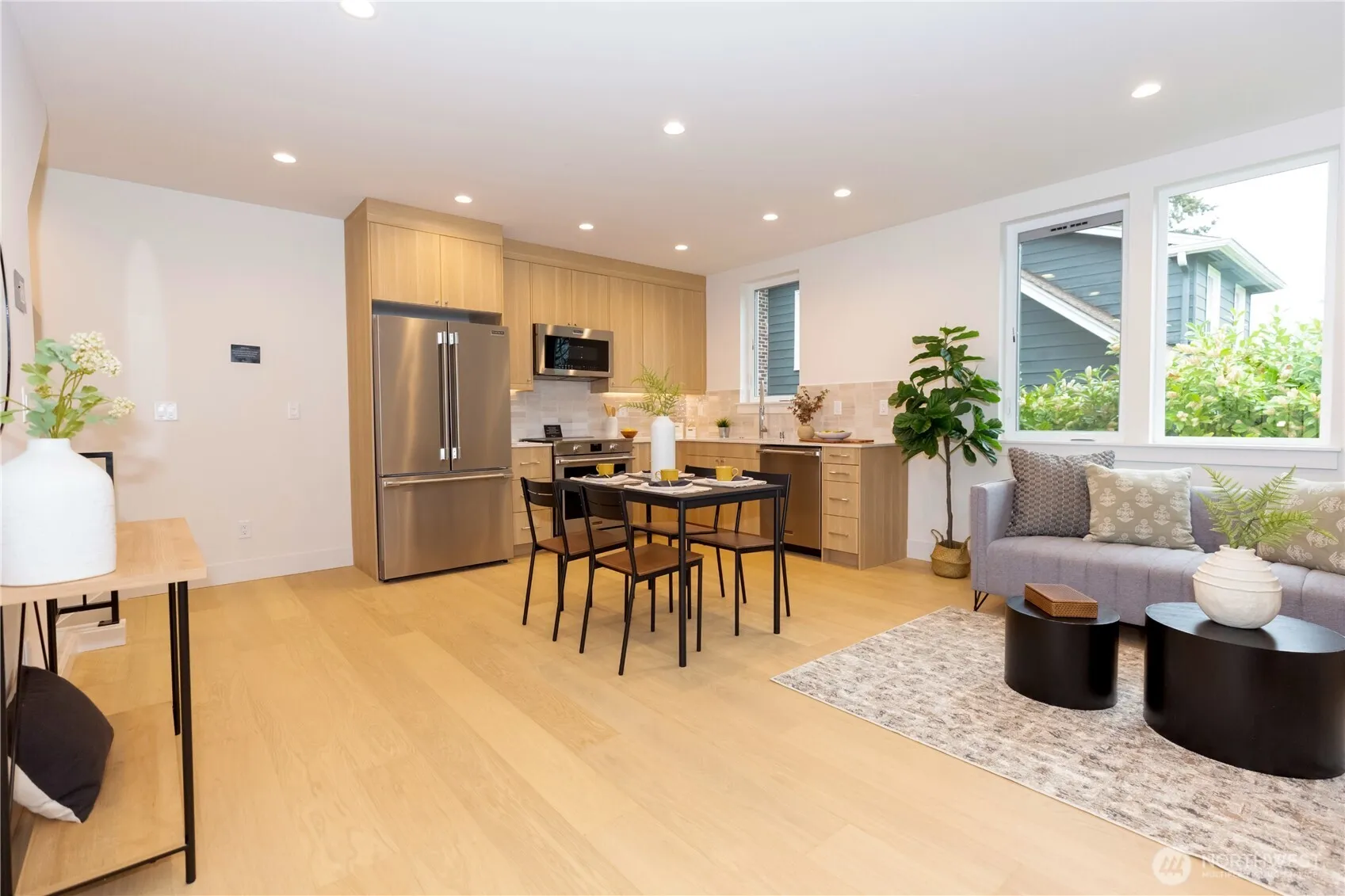 Property photo for 1530 25th Ave #b, Seattle photo 3