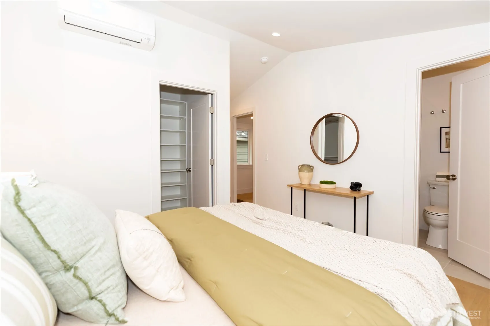 Property photo for 1530 25th Ave #b, Seattle photo 5