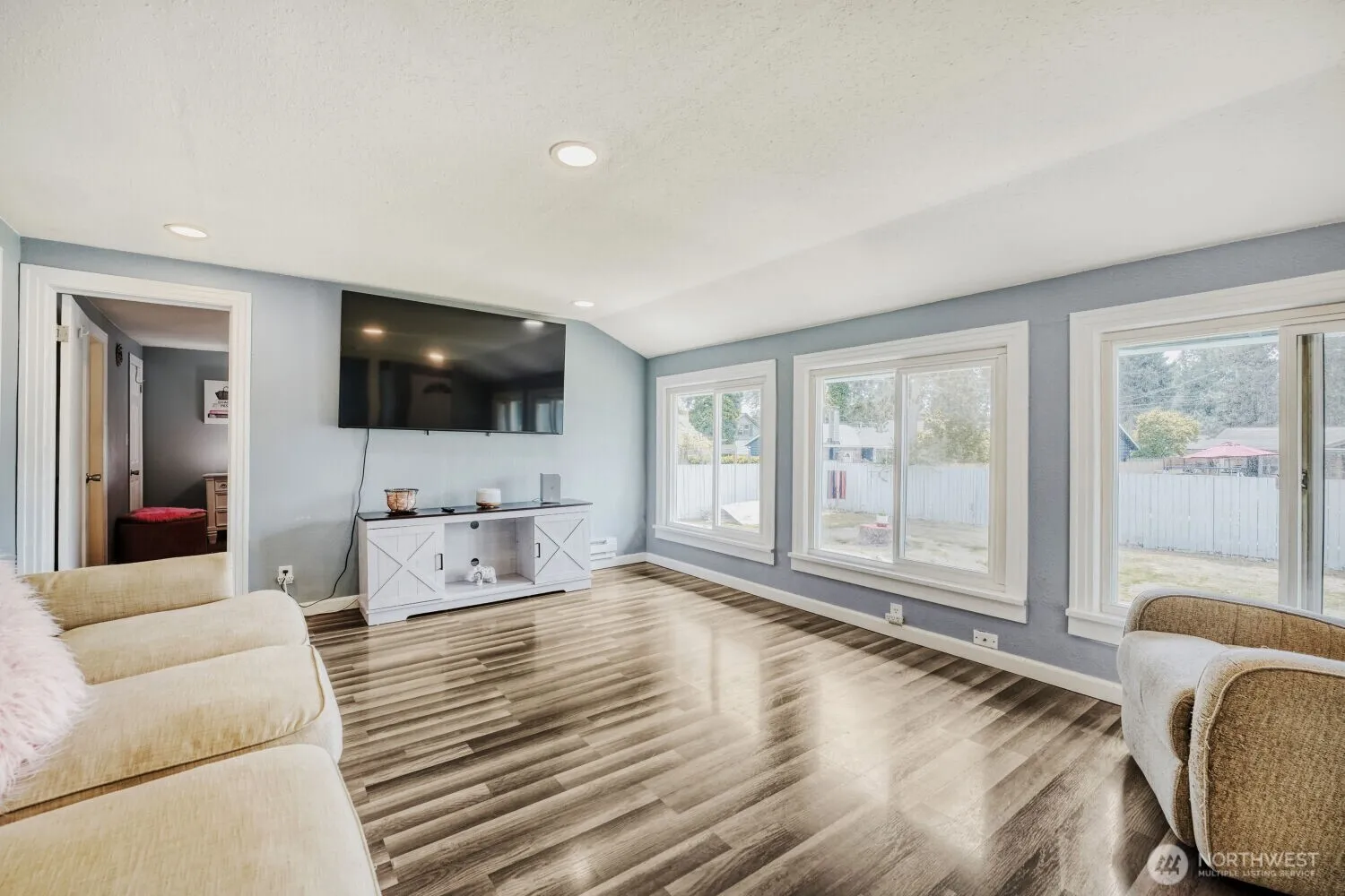 Property photo for 908 9th Street Ne, Auburn
