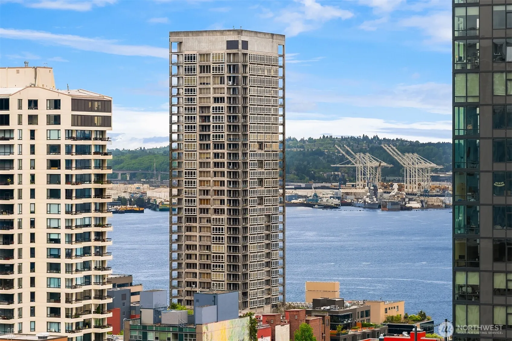 Property photo for 583 Battery Street #2208n, Seattle photo 2