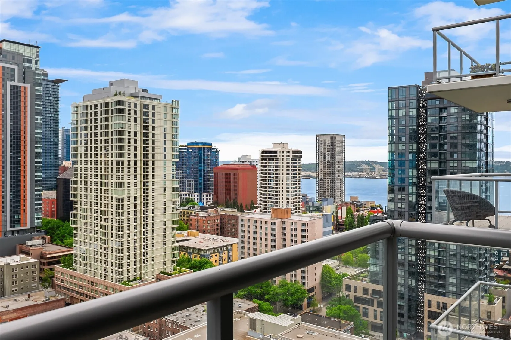 Property photo for 583 Battery Street #2208n, Seattle photo 5