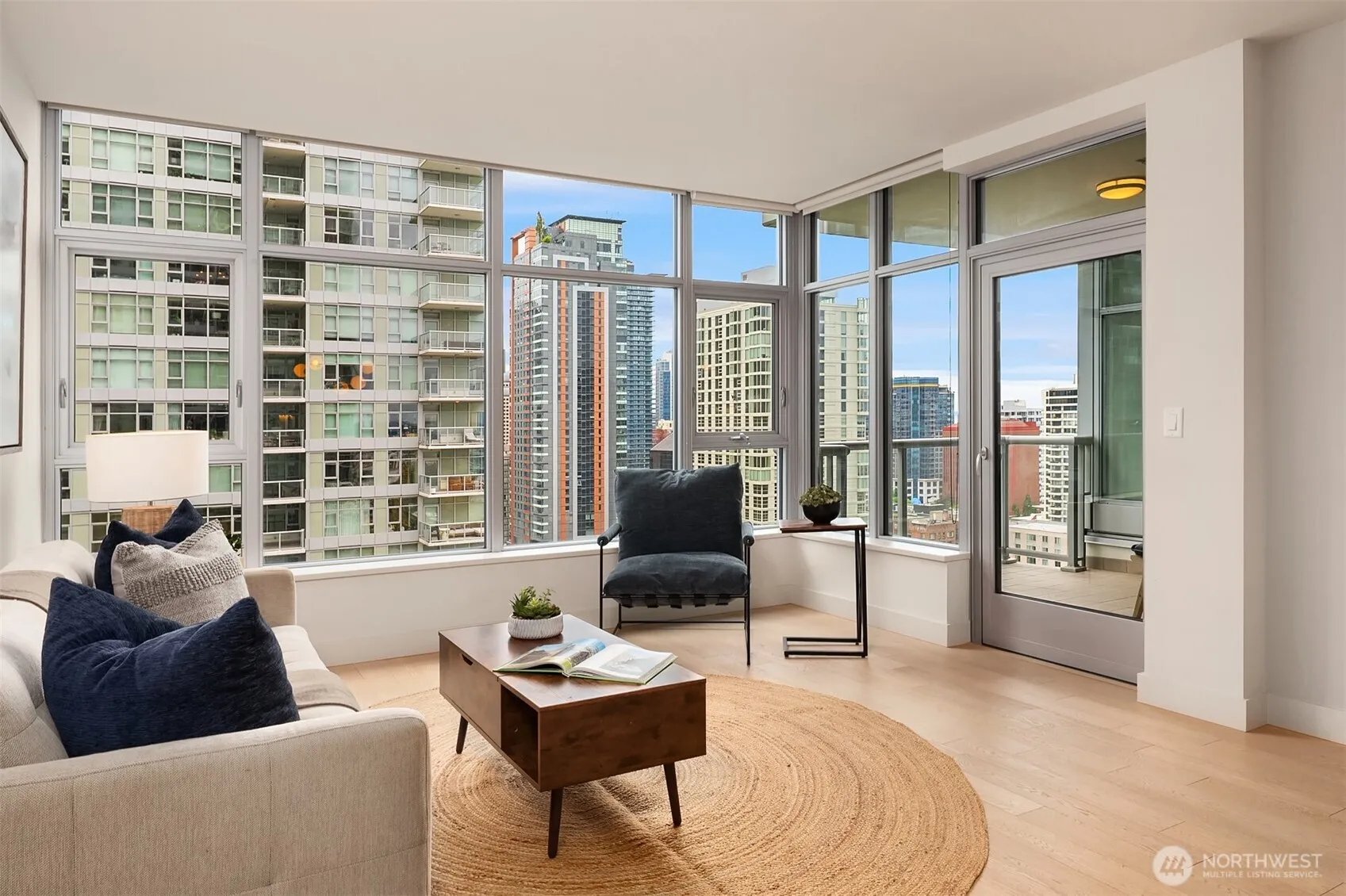 Property photo for 583 Battery Street #2208n, Seattle photo 3