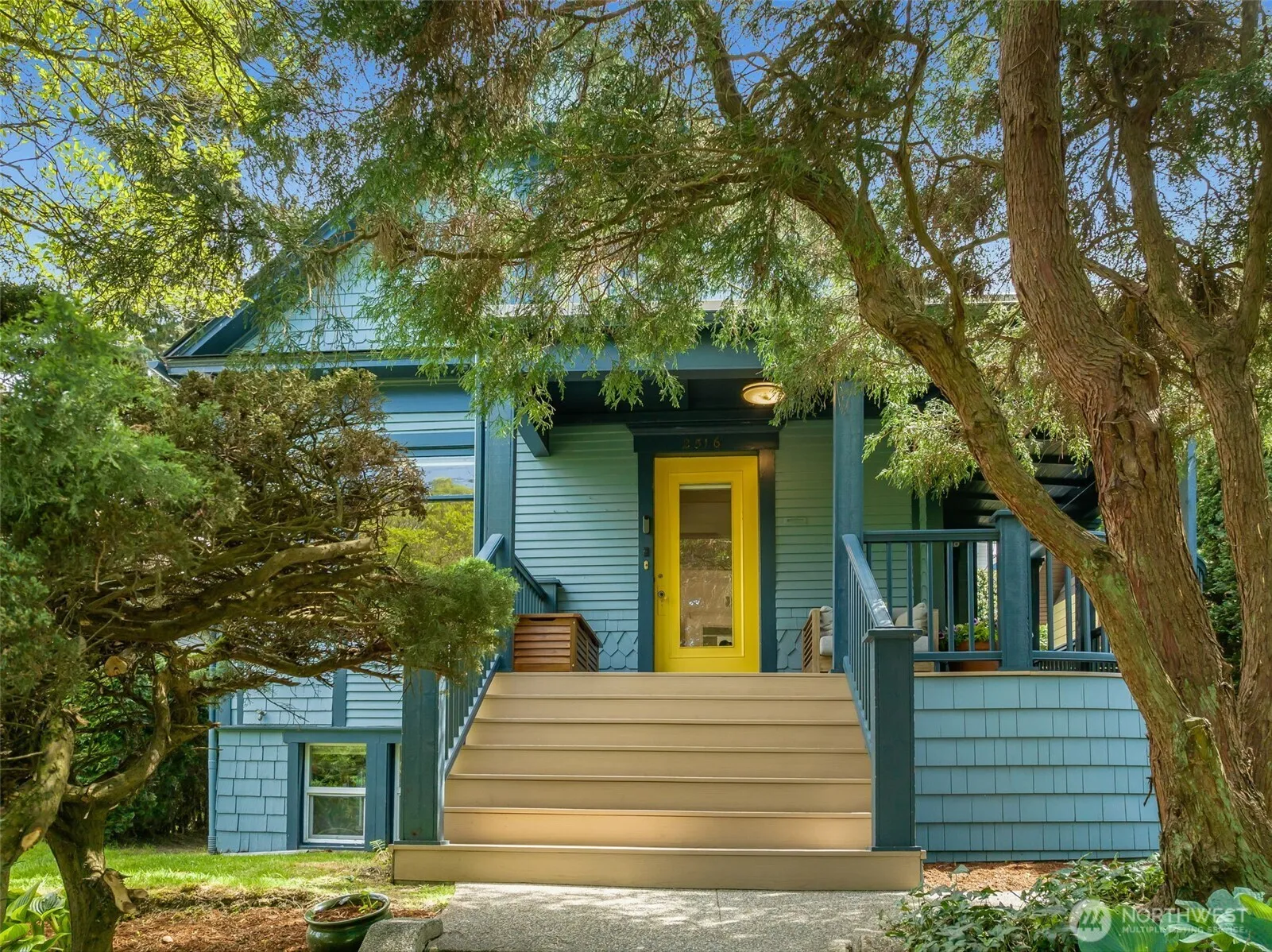 Property photo for 2516 3rd Avenue W, Seattle, WA 98119