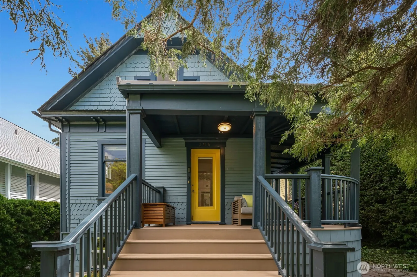 Property photo for 2516 3rd Avenue W, Seattle photo 2