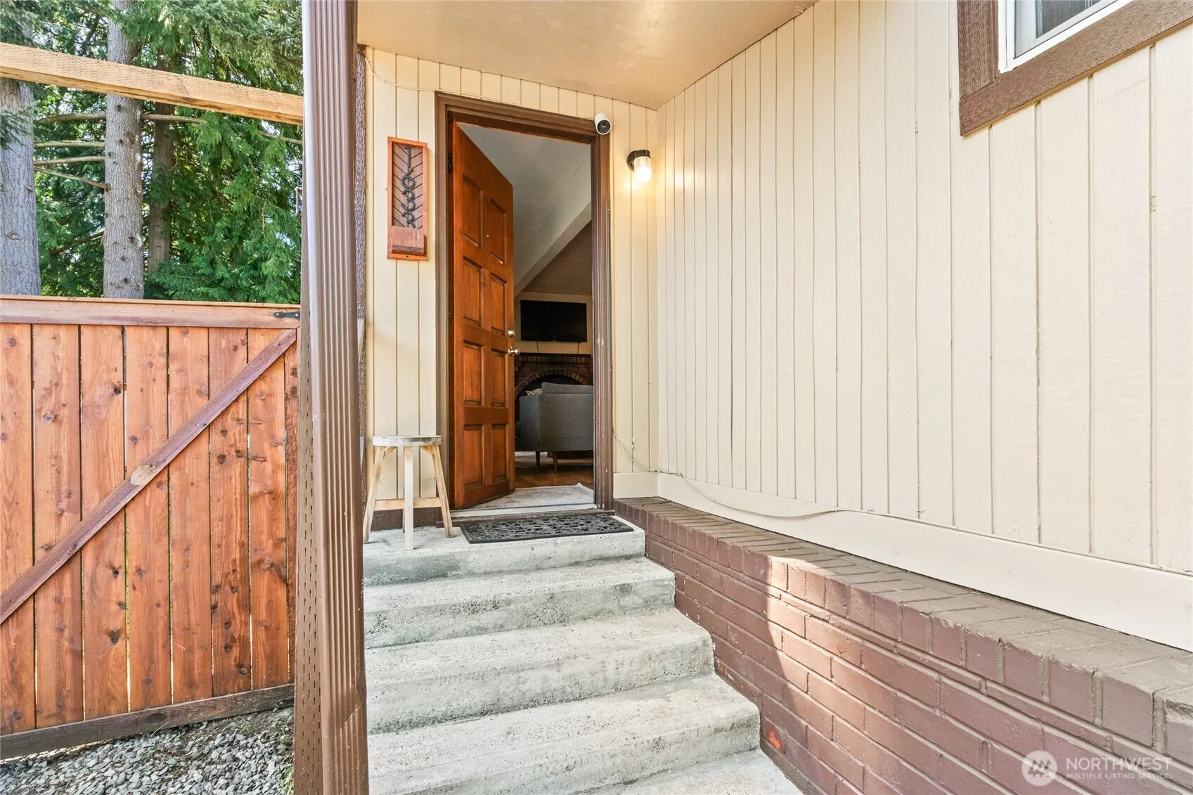 Property photo for 1633 Ne Perkins Way, Shoreline photo 2