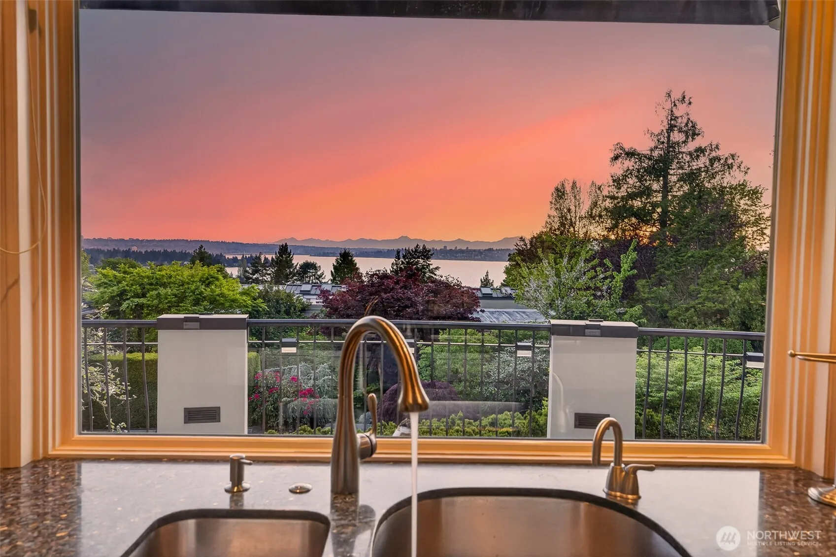 Property photo for 10419 Ne 53rd Street, Kirkland