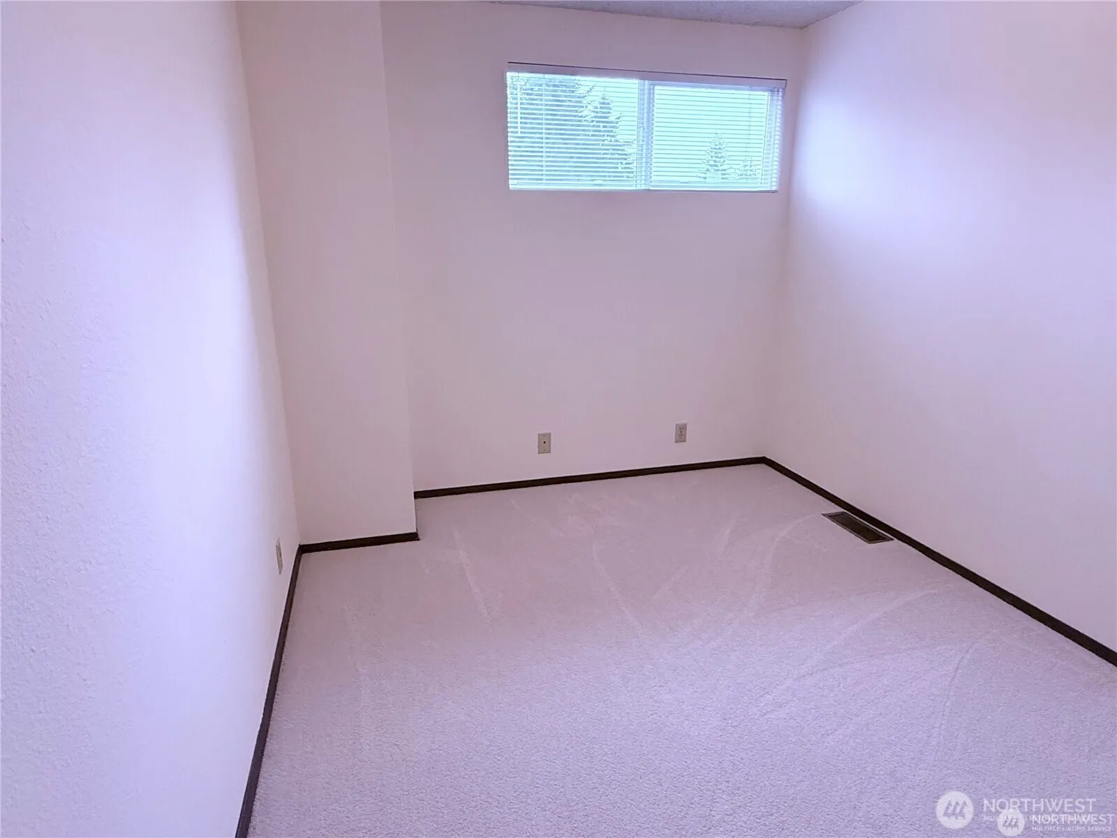 Property photo for 306 146th Place Ne, Bellevue photo 5
