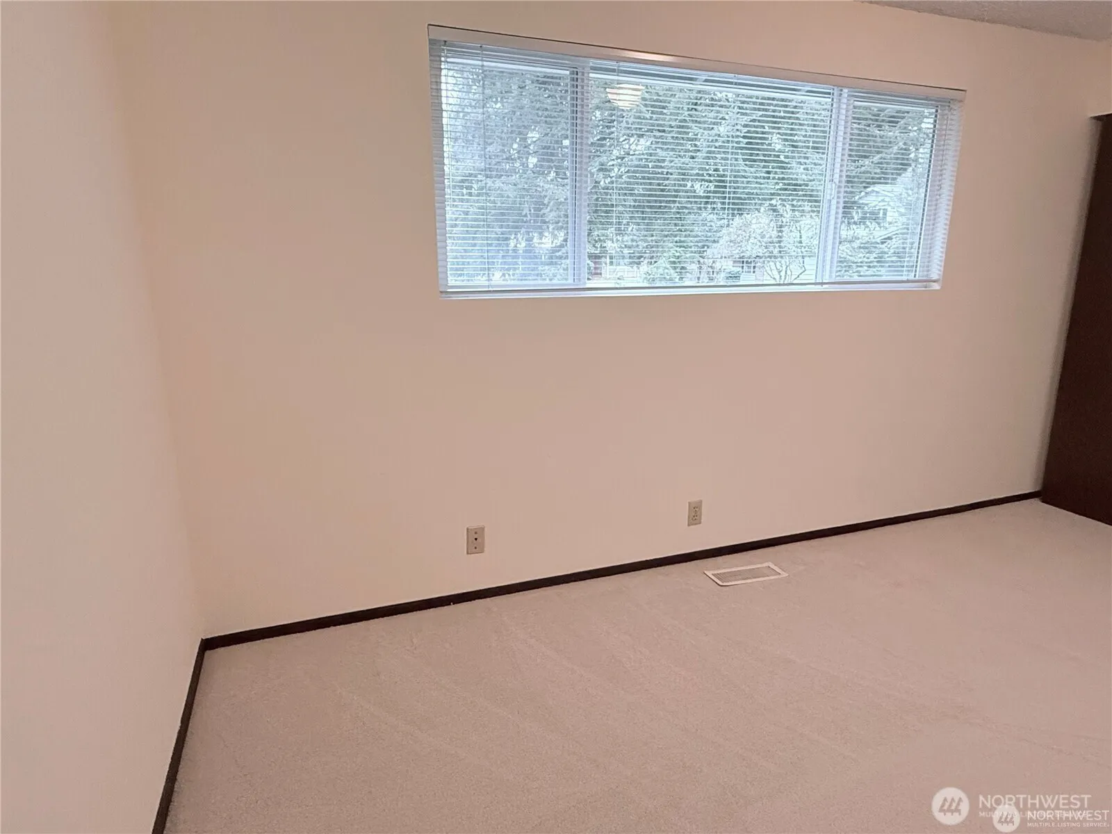 Property photo for 306 146th Place Ne, Bellevue photo 4