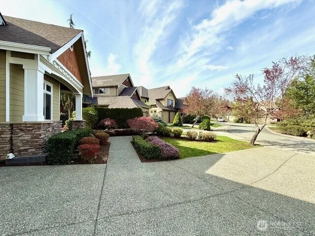 Property photo for 23419 Ne 10th Place, Sammamish photo 3