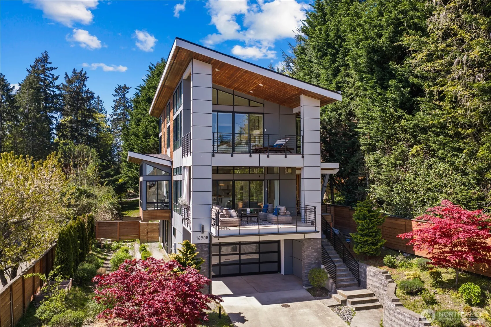 Property photo for 16908 Se 34th Street, Bellevue