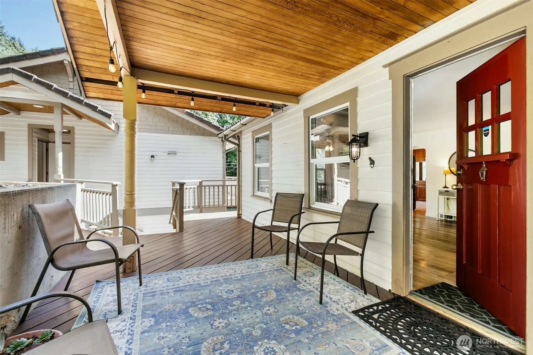 Property photo for 18901 61 Avenue Ne, Kenmore photo 4
