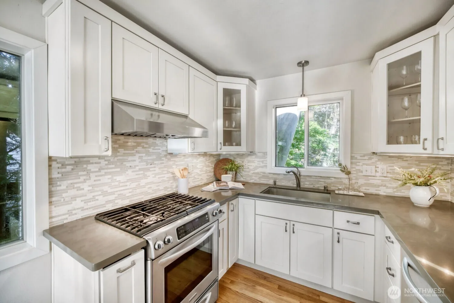Property photo for 7920 28th Avenue Sw, Seattle photo 5