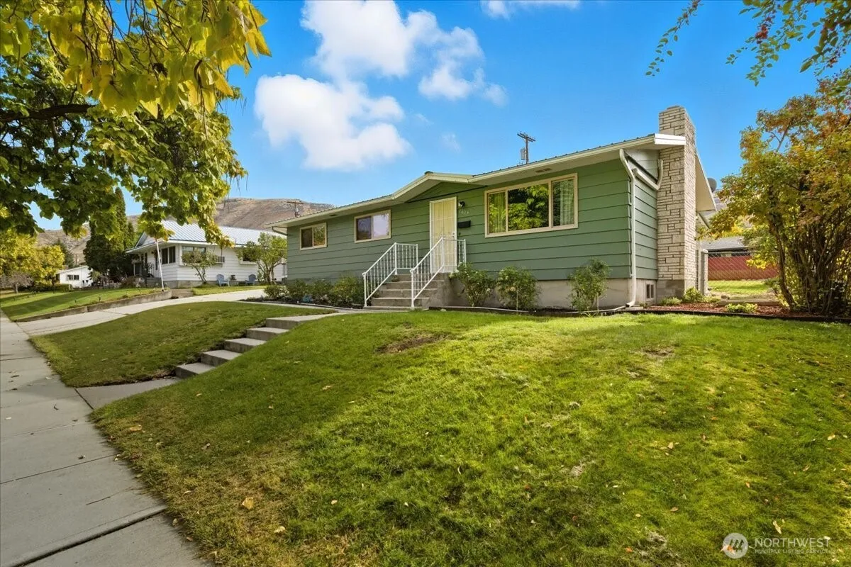 Property photo for 1025 River Drive, Coulee Dam photo 2