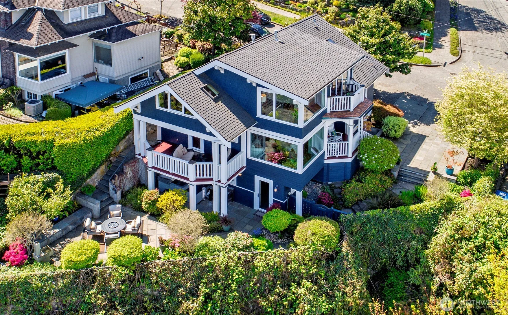 Property photo for 1712 Arch Avenue Sw, Seattle photo 2
