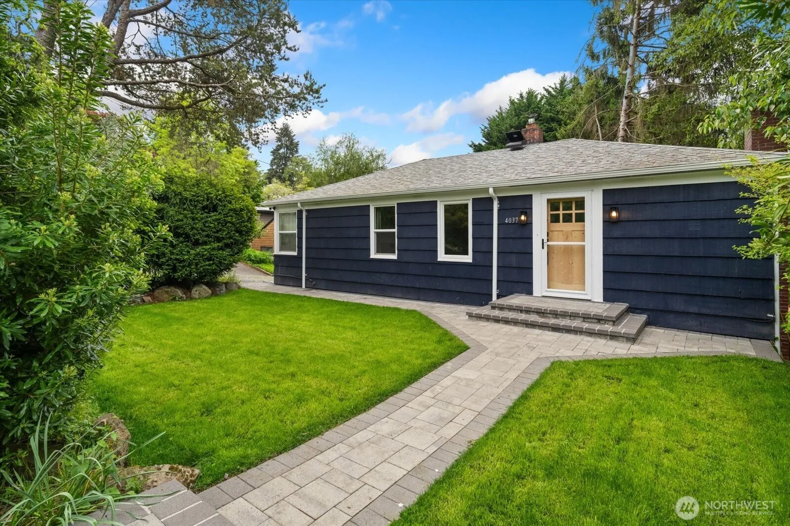 Property photo for 4037 Ne 109th Street, Seattle