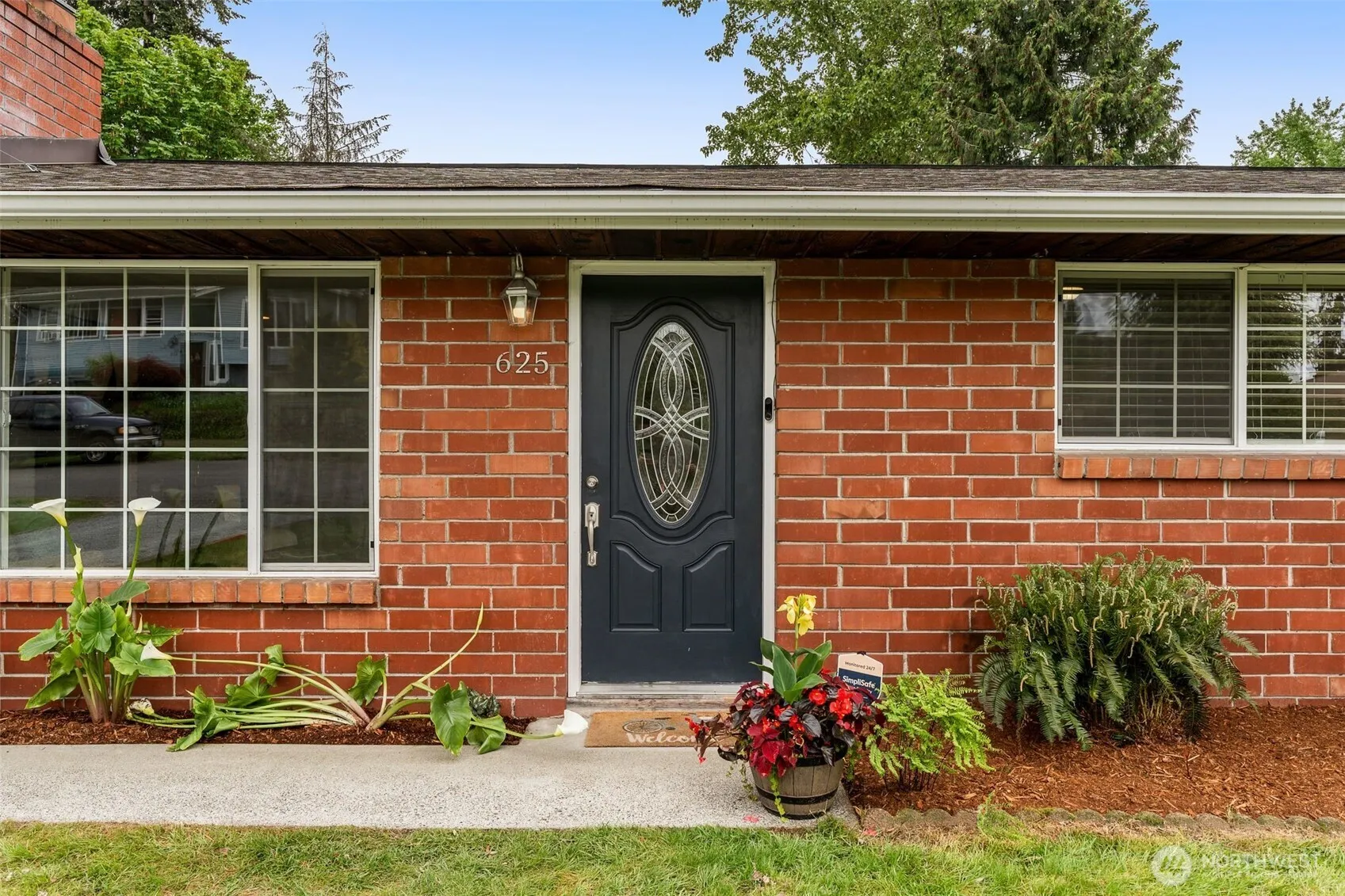 Property photo for 625 Sw 127th Street, Seattle