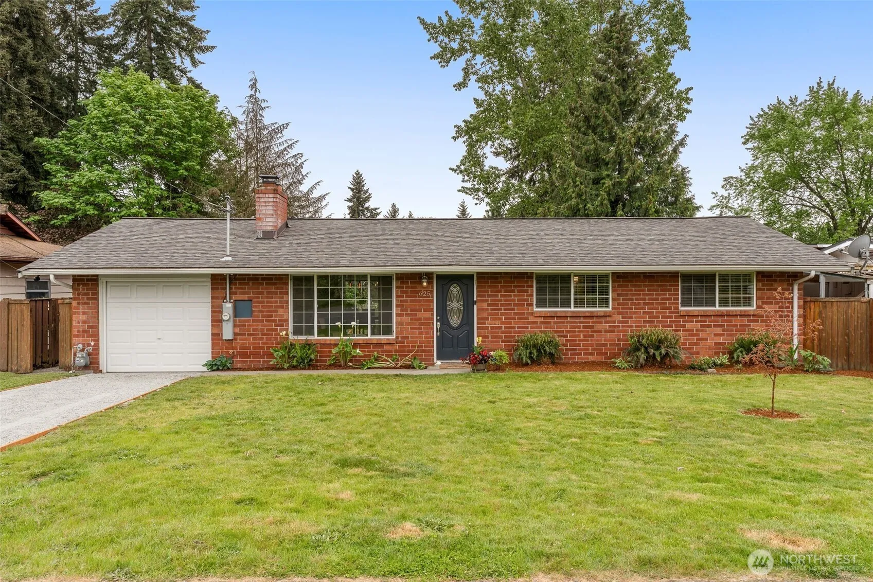 Property photo for 625 Sw 127th Street, Seattle photo 2