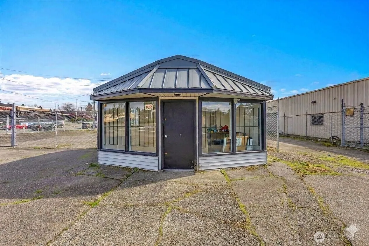 Property photo for 9808 17th Avenue Sw, Seattle