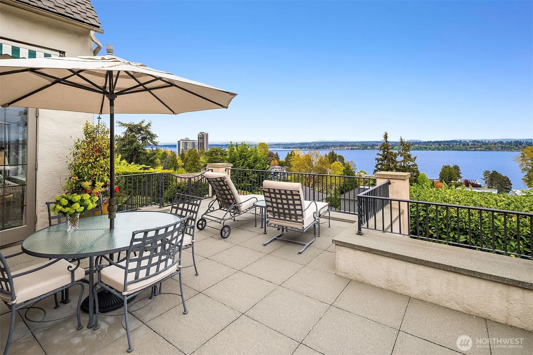 Property photo for 1108 39th Avenue E, Seattle photo 2