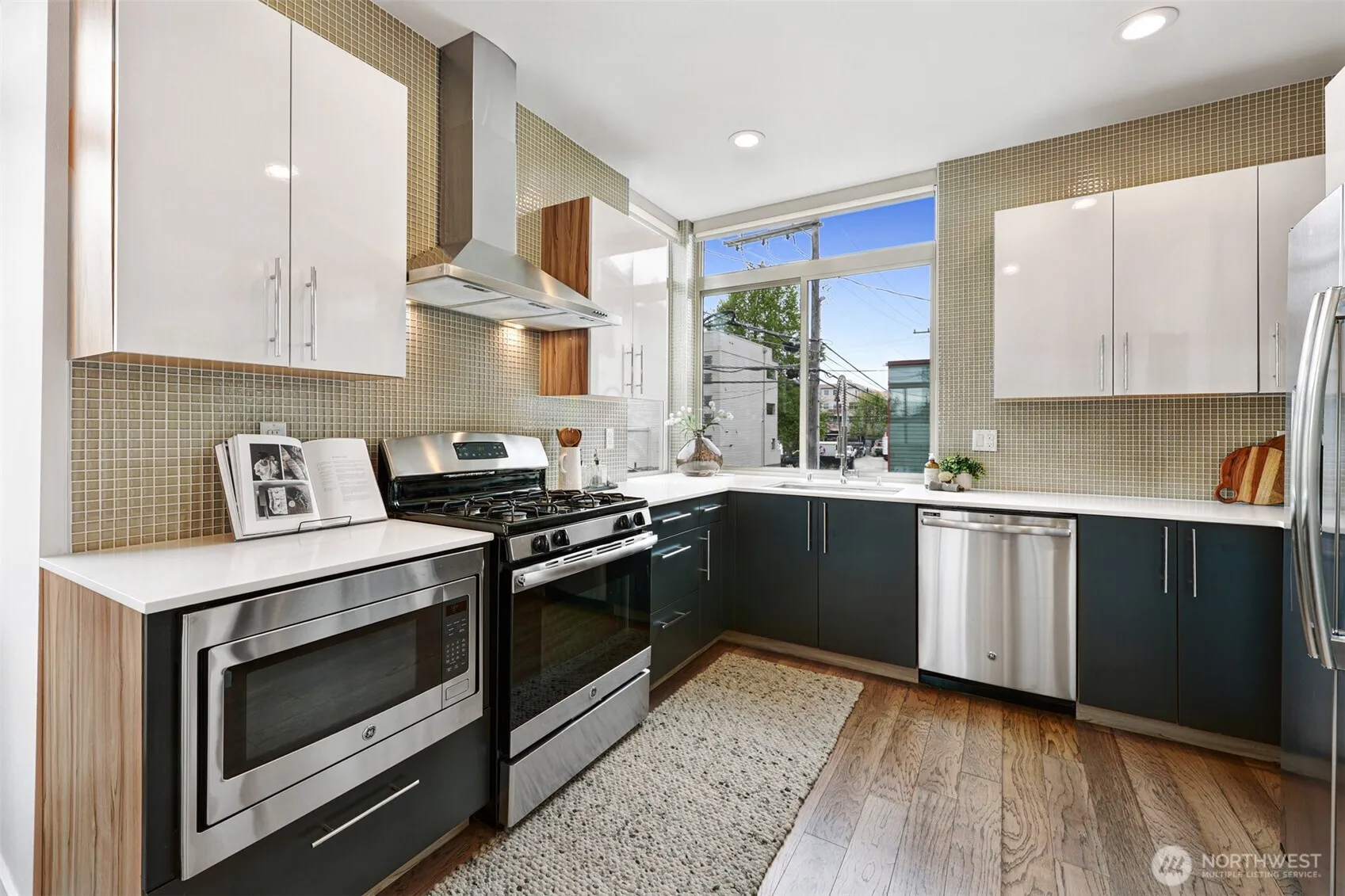 Property photo for 6315 42nd Avenue Sw #b, Seattle photo 5