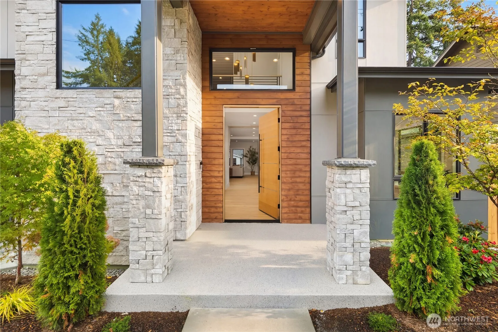 Property photo for 1630 104 Avenue Se, Bellevue photo 2