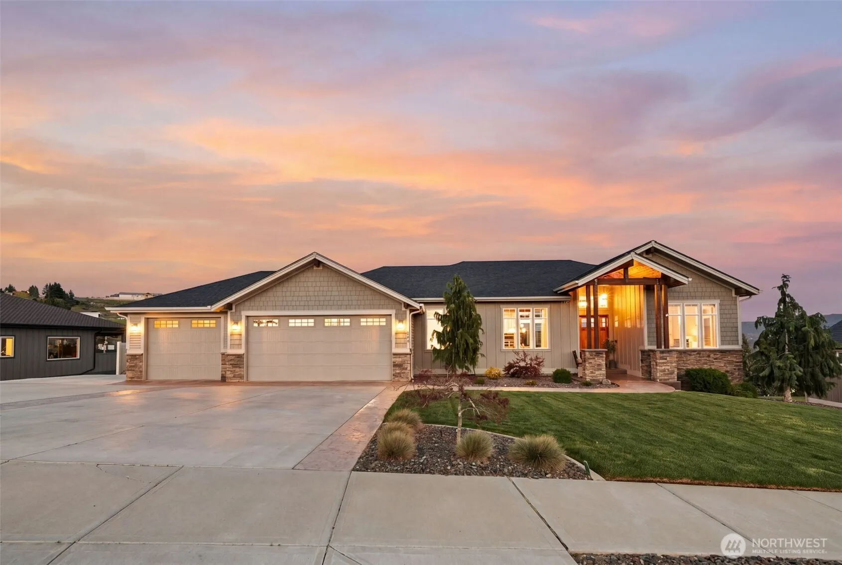 Property photo for 850 Autumn Crest Drive, Wenatchee