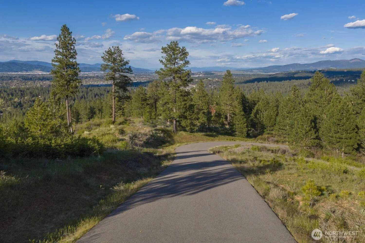Property photo for 10610 E Hallett, Spokane