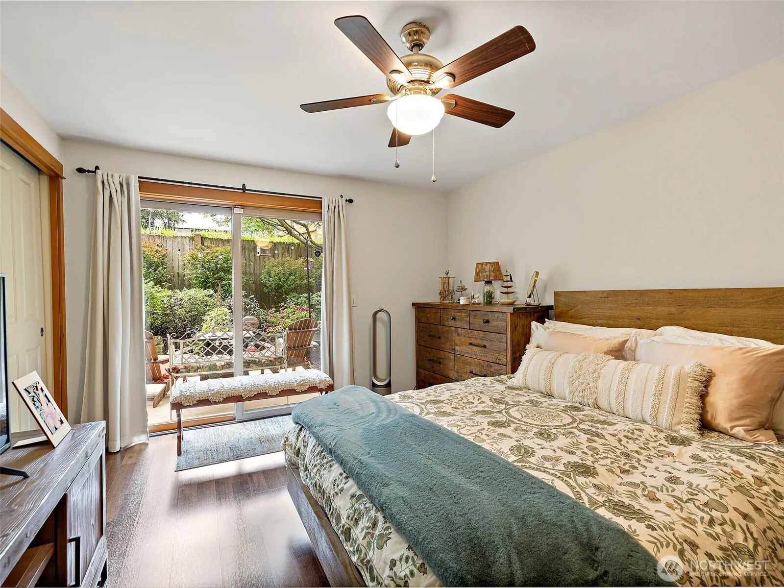 Property photo for 3318 Wetmore Avenue S #e, Seattle photo 4