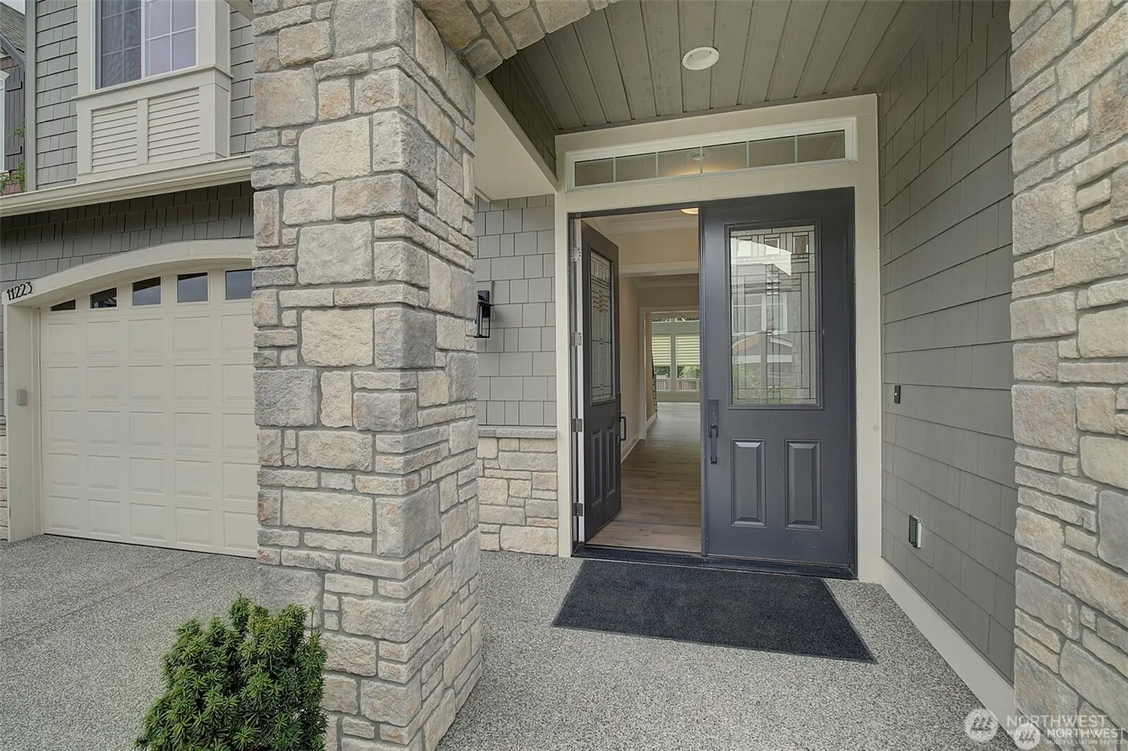 Property photo for 11223 Se 61st Terrace, Bellevue photo 2
