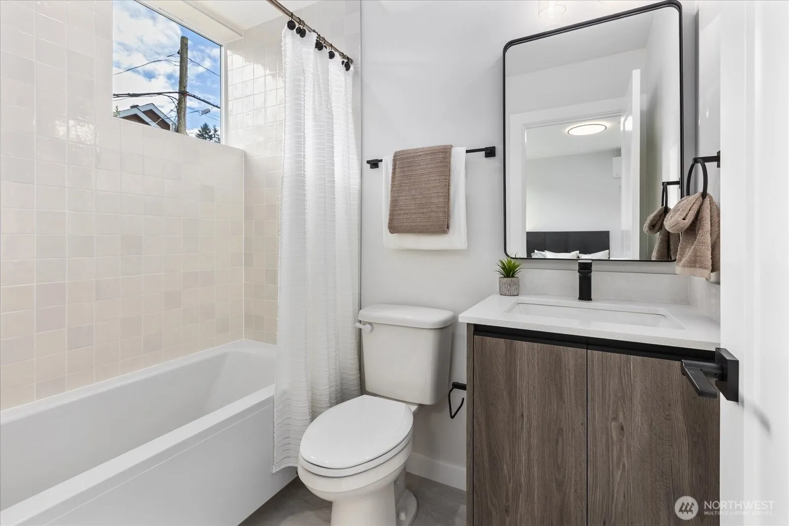 Property photo for 3110 Queen Anne Avenue N, Seattle photo 4