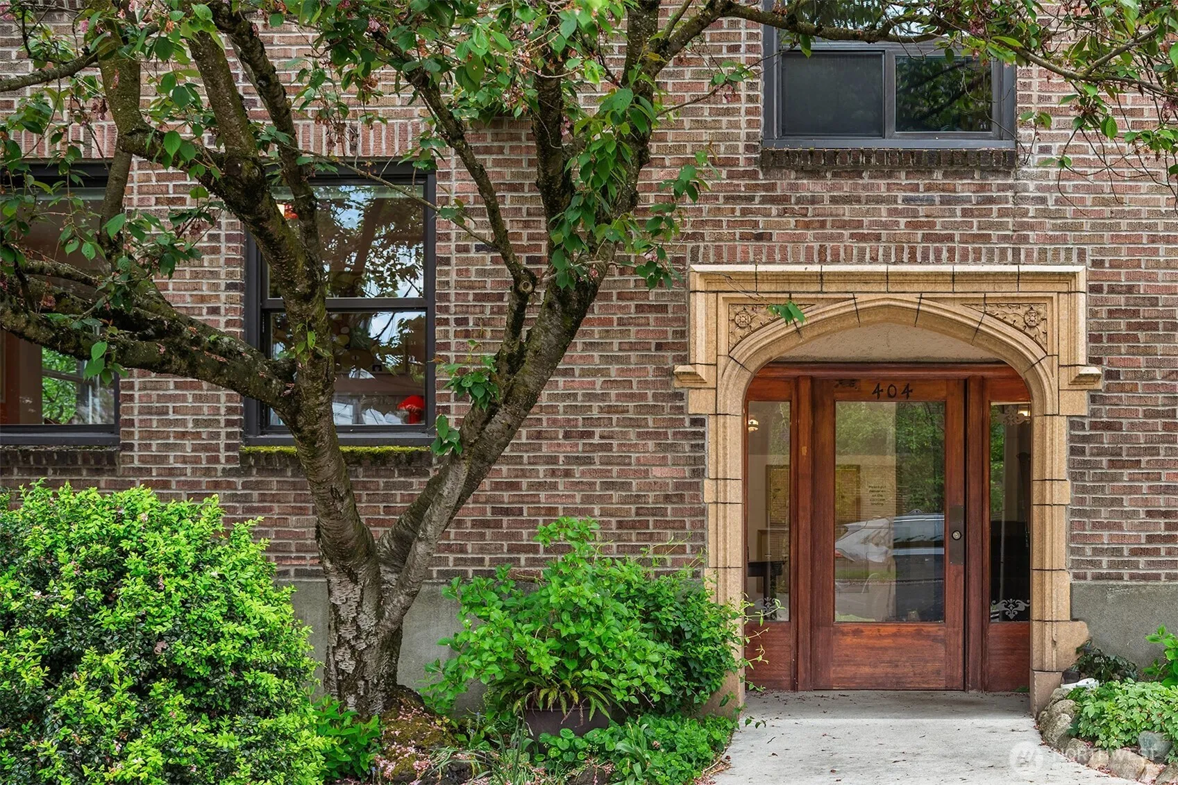 Property photo for 404 E Harrison Street #101, Seattle photo 4