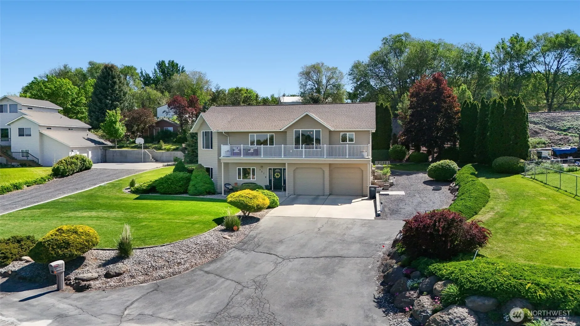 Property photo for 927 Easy Street Ne, Moses Lake