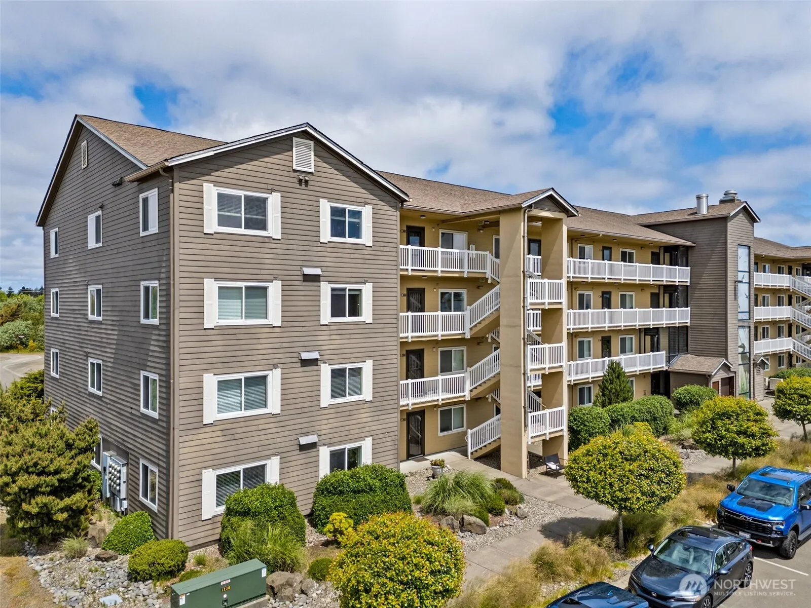 Property photo for 262 Oyhut Bay Blvd Boulevard Sw #101, Ocean Shores photo 2