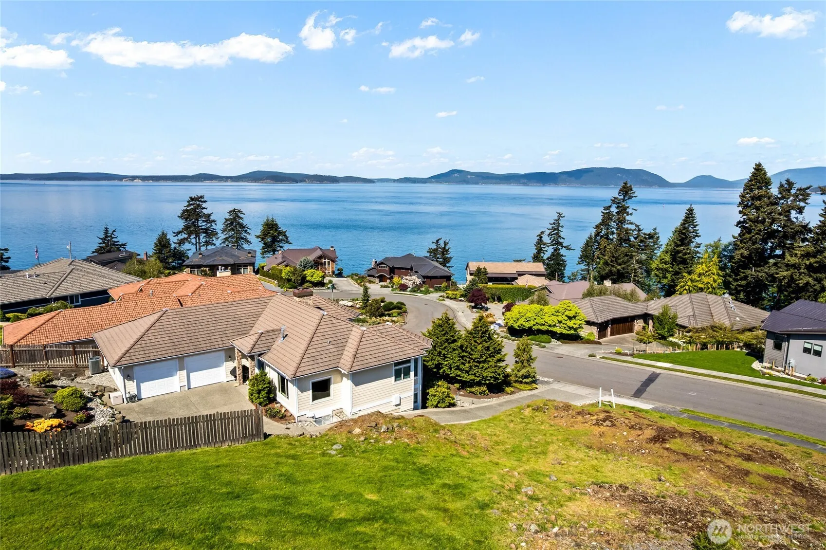 Property photo for 2414 Washington Court, Anacortes photo 4