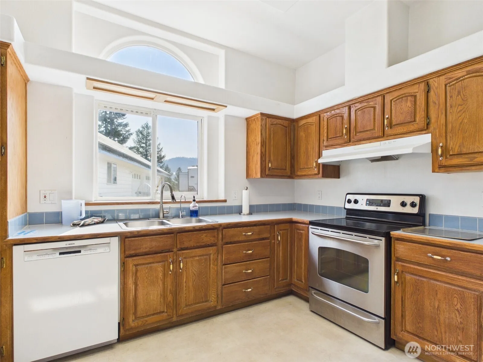 Property photo for 83 Burbank Place, Republic photo 5