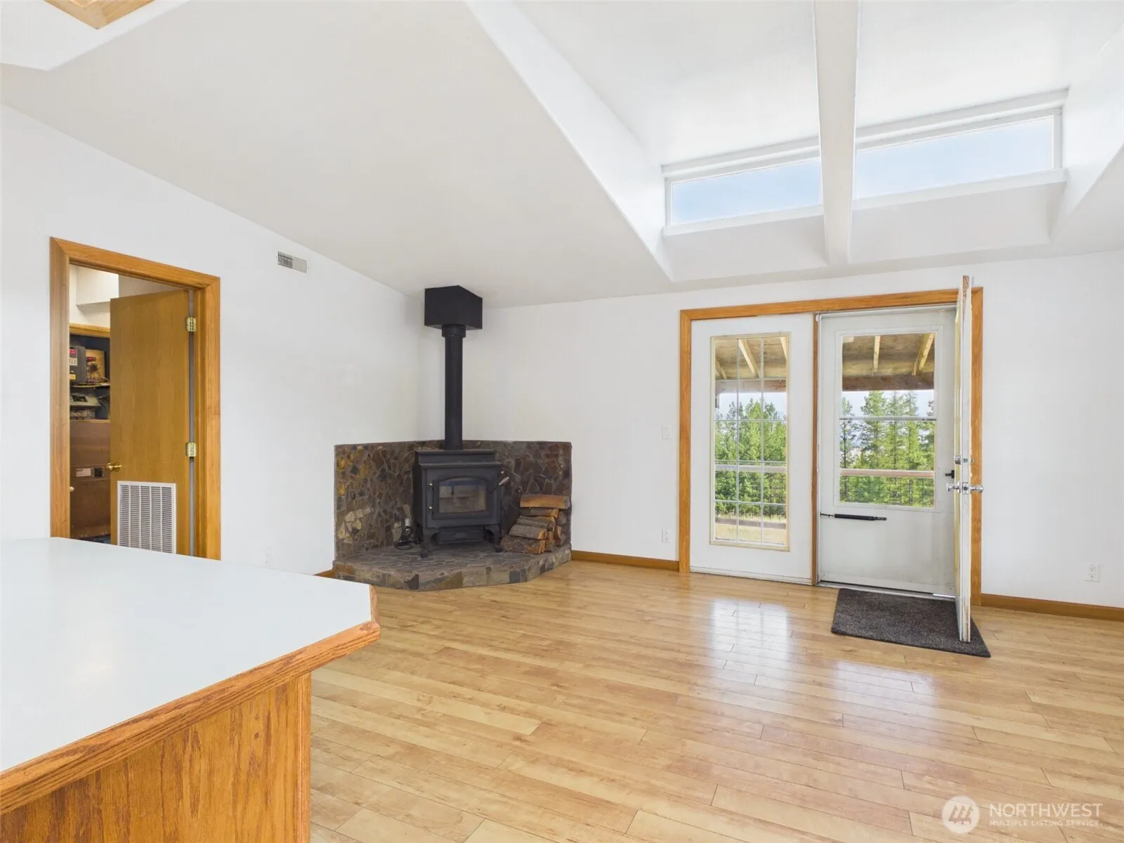 Property photo for 83 Burbank Place, Republic photo 2