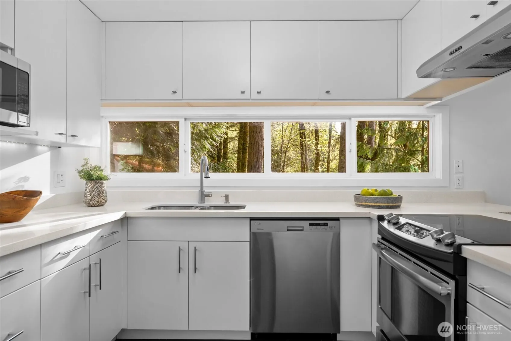 Property photo for 4241 155th Place Se #4-4, Bellevue photo 3