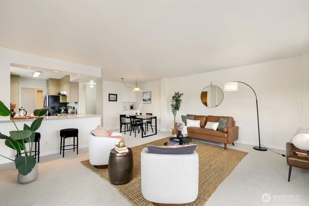 Property photo for 521 5th Avenue W #805, Seattle photo 5